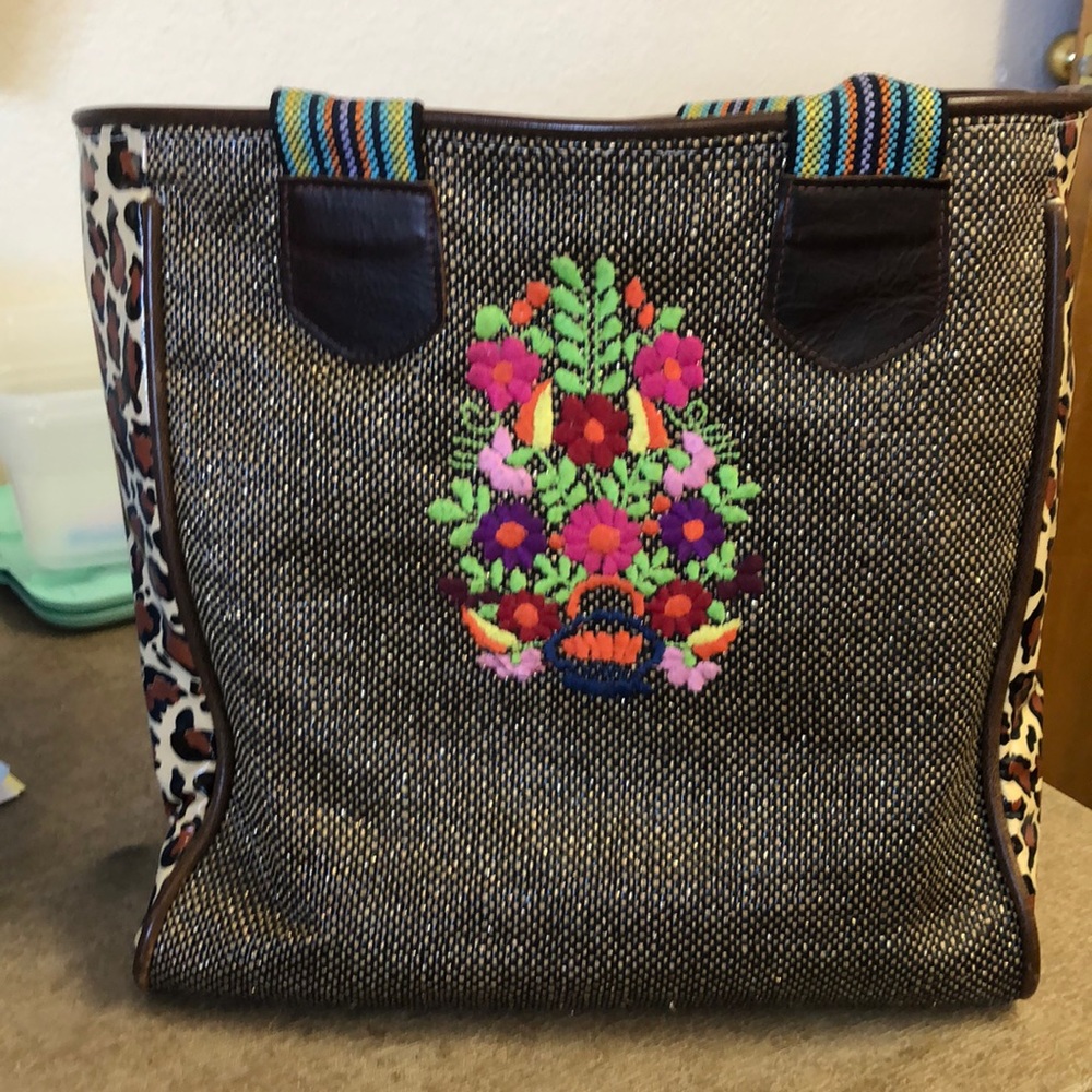 Consulate bag